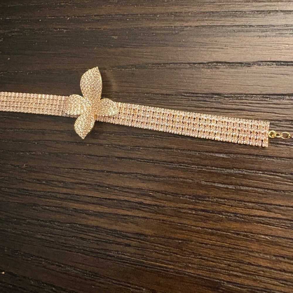 NEW Eye Candy Rhinestone Flower Bracelet - Picture 2 of 4